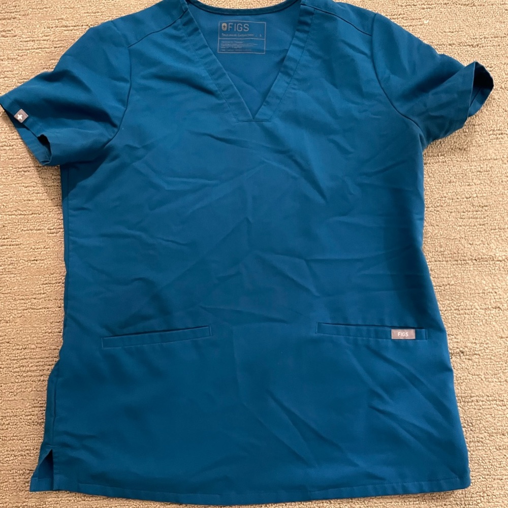 FIGS Camsa 3 pocket scrub top